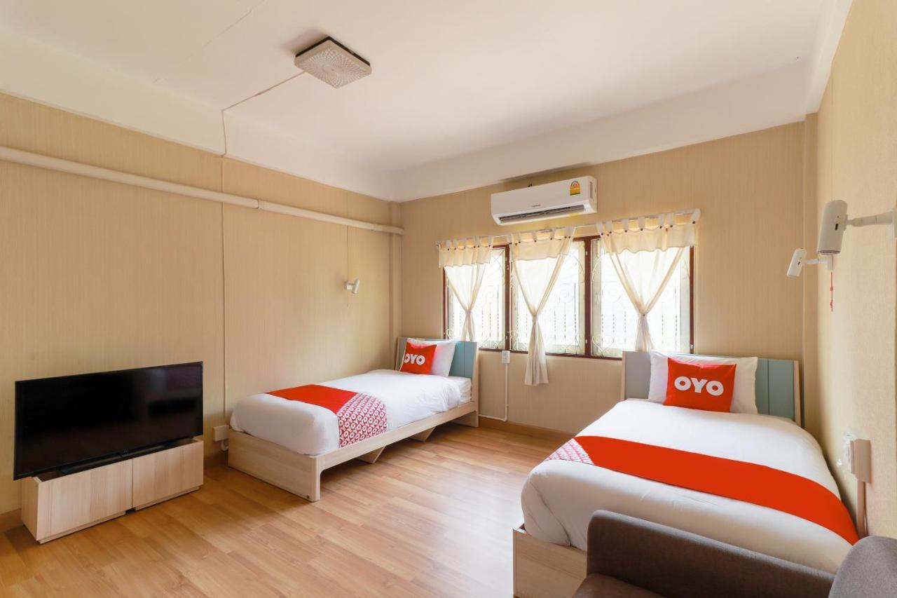 Oyo 743 Sweet Mango Cafe And Hostel Csiangmaj Kültér fotó
