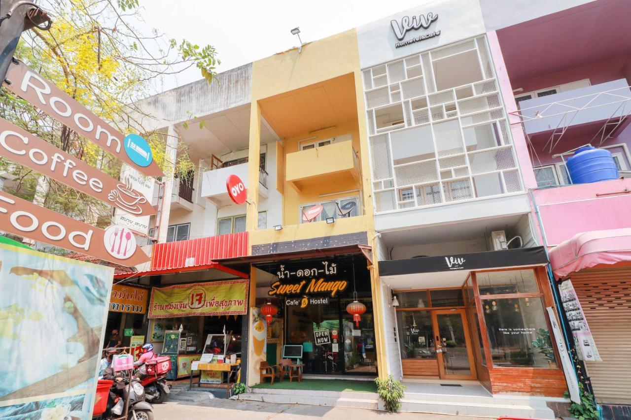 Oyo 743 Sweet Mango Cafe And Hostel Csiangmaj Kültér fotó