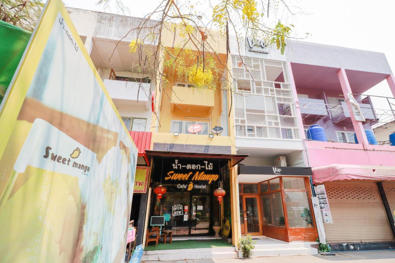 Oyo 743 Sweet Mango Cafe And Hostel Csiangmaj Kültér fotó
